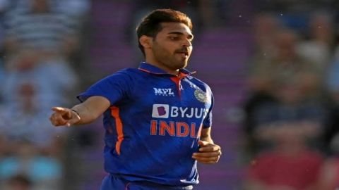 Bhuvneshwar Kumar at death is a concern, says Sunil Gavaskar