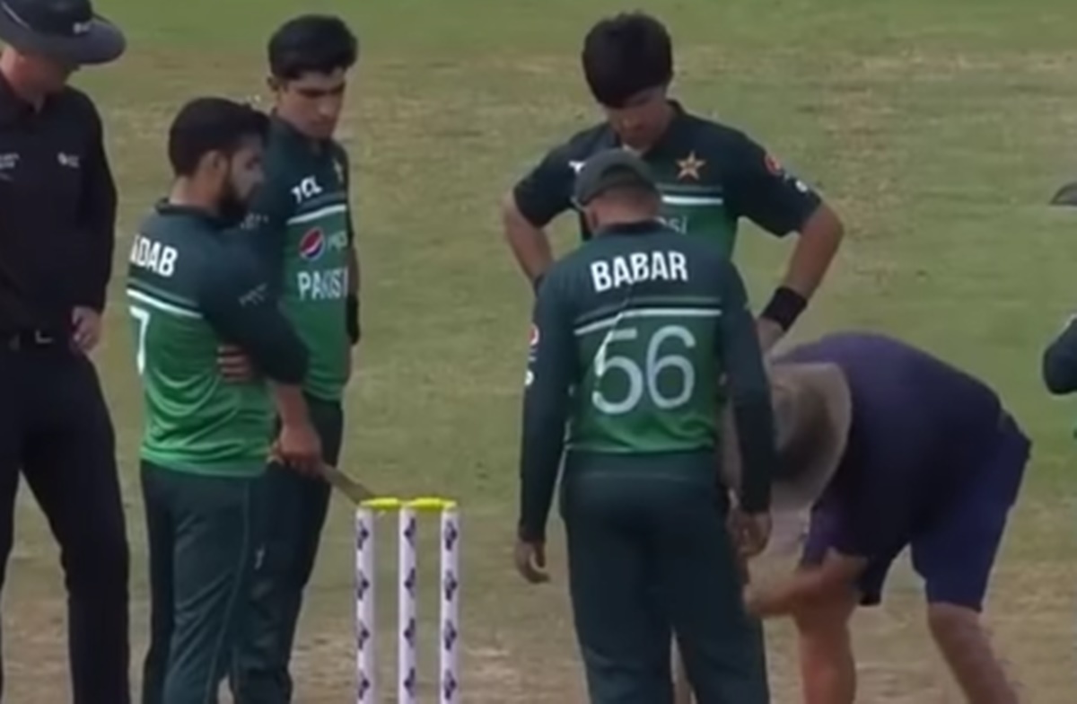 Cricket Image for Cricket Viral Video Commentator Roasting Shadab Khan And Pakistan Team
