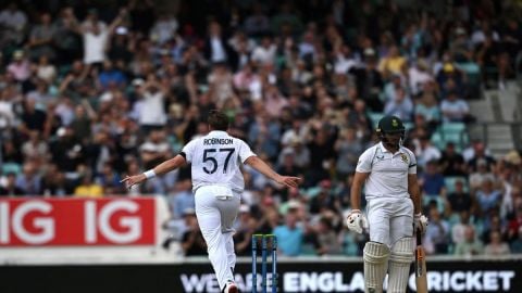 Cricket Image for England Pacer Ollie Robinson Sparks South Africa Batting Collapse; Score 69/6 At L