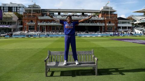 Cricket Image for Jhulan Goswami Finishes As A 5th-Ranked Bowler, Harmanpreet Climbs To Fifth Place 