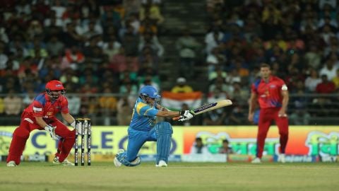 Fans in awe as Sachin Tendulkar demolishes England Legends bowlers – Back-up opener for India in T20