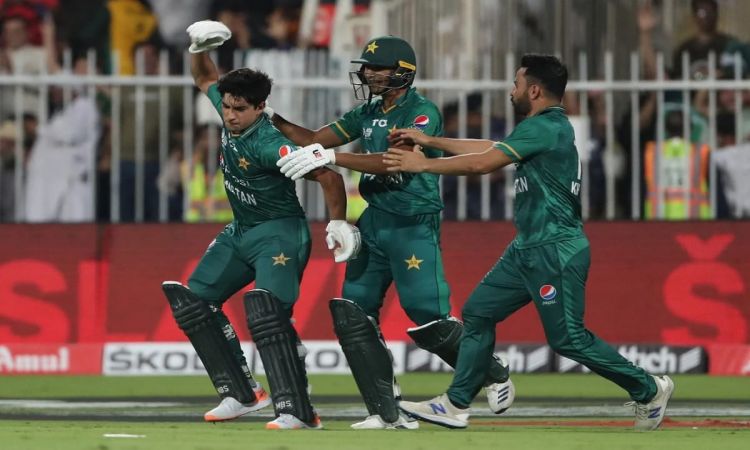 Cricket Image for बल्ला उधर लेकर नसीम शाह ने पाकिस्तान को एशिया कप फाइनल में पहुंचाया