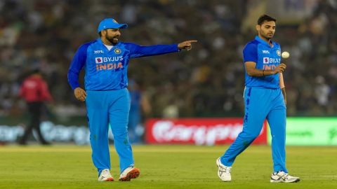 Cricket Image for Rohit Sharma Calls Poor Bowling The Reason For A Loss Against Australia In 1st T20