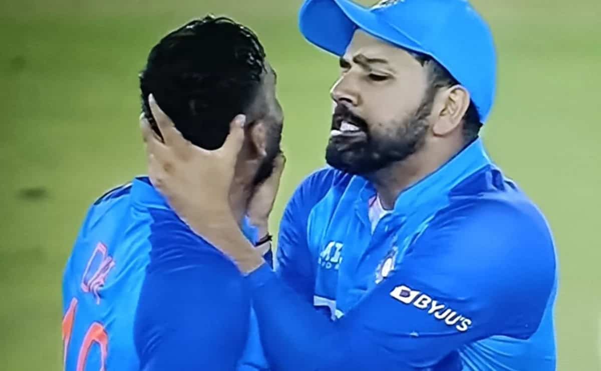 Cricket Image for Live मैच में रोहित ने किया DK को 'KISS', वायरल हो गया वीडियो