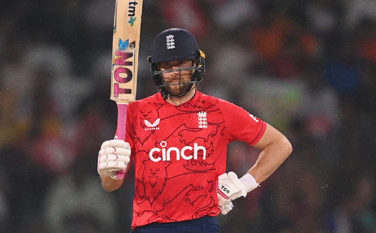 England set 210 runs target for Pakistan in 7th T20I