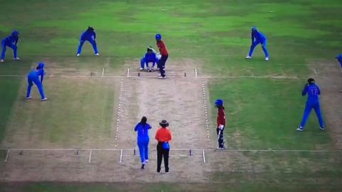 Cricket Image for Harmanpreet Kaur Sets Aggressive Field For Rajeshwari Gayakwad