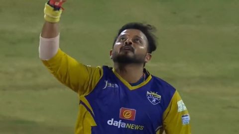 Cricket Image for Llc Sreesanth Brilliant Ball To Dismiss Tillakaratne Dilshan