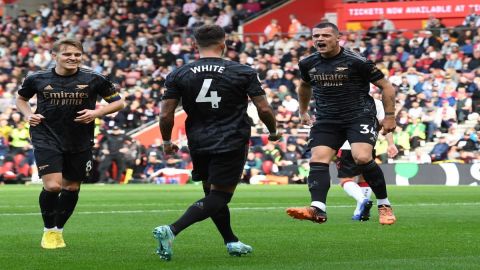 Leaders Arsenal held at Southampton, Newcastle up to fourth