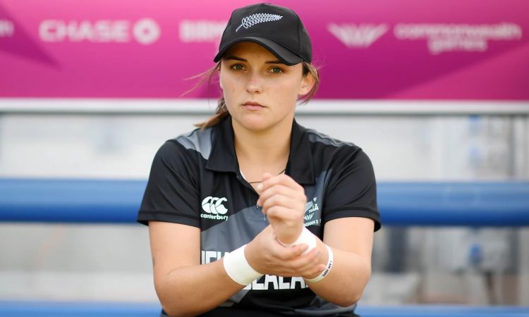 Cricket Image for 'Mankading' Well Within The ICC Rules But I Won's Do It: Amelia Kerr