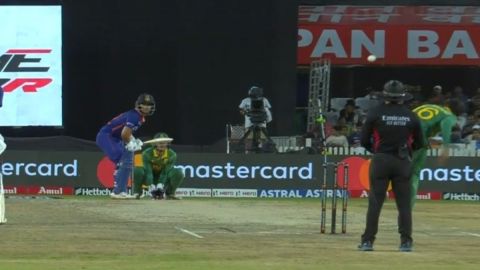 Cricket Image for VIDEO : ईशान किशन ने नहीं दिखाया महाराज पर रहम, 1 ओवर में लगा दिए 2 छक्के