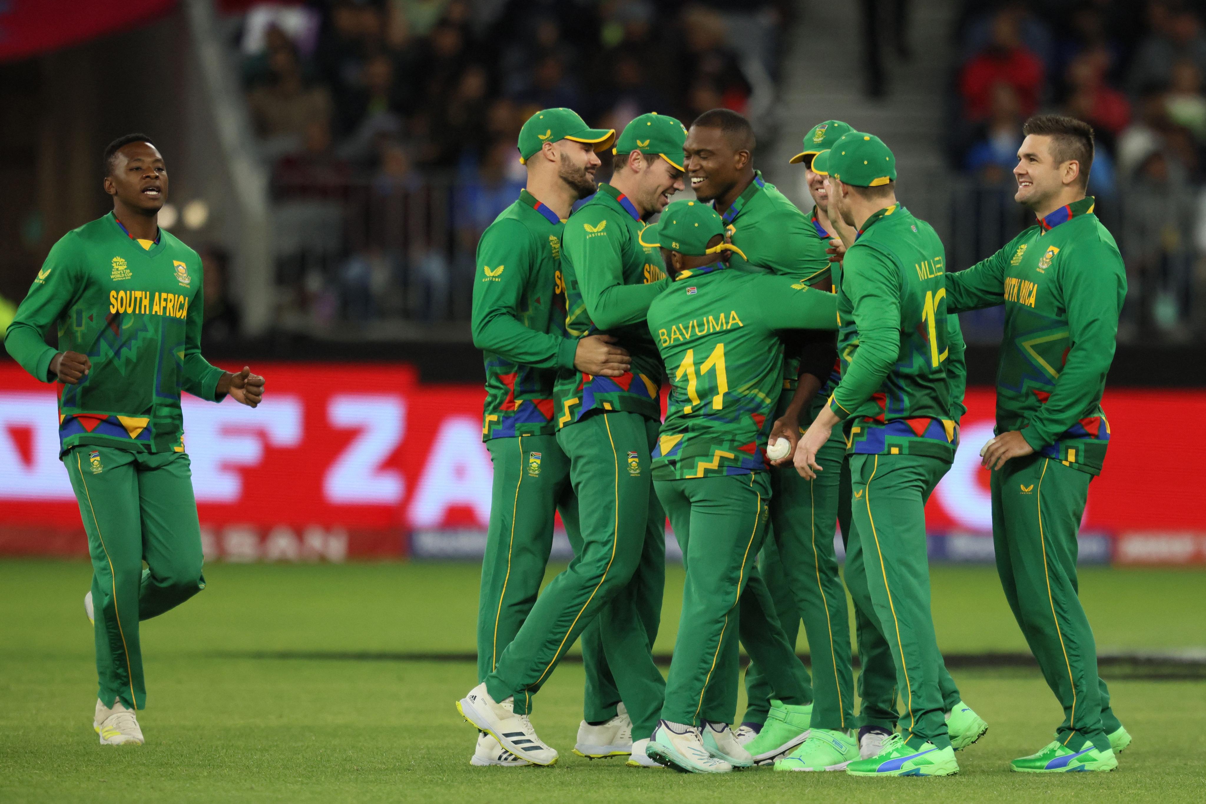 India lose their fifth as South Africa gain control in Perth! India lose their fifth as South Africa gain control in Perth!