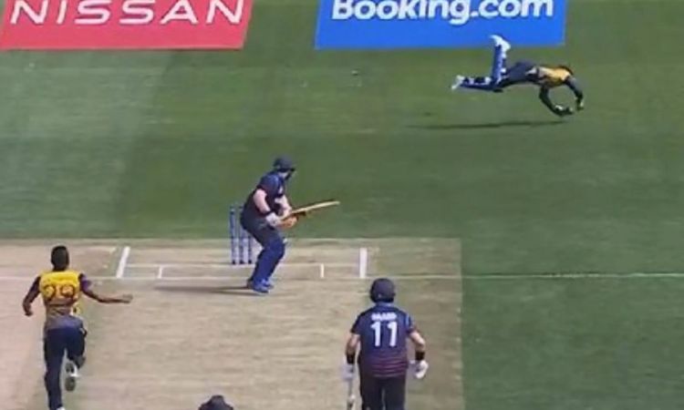 Cricket Image for VIDEO : हवा में उड़े कुसल मेंडिस, पहले ही मैच में दिखा करिश्माई कैच
