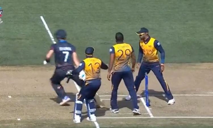 Cricket Image for VIDEO : एक जगह पर खड़े हो गए तीन खिलाड़ी, नामीबिया को फ्री में मिल गया रन
