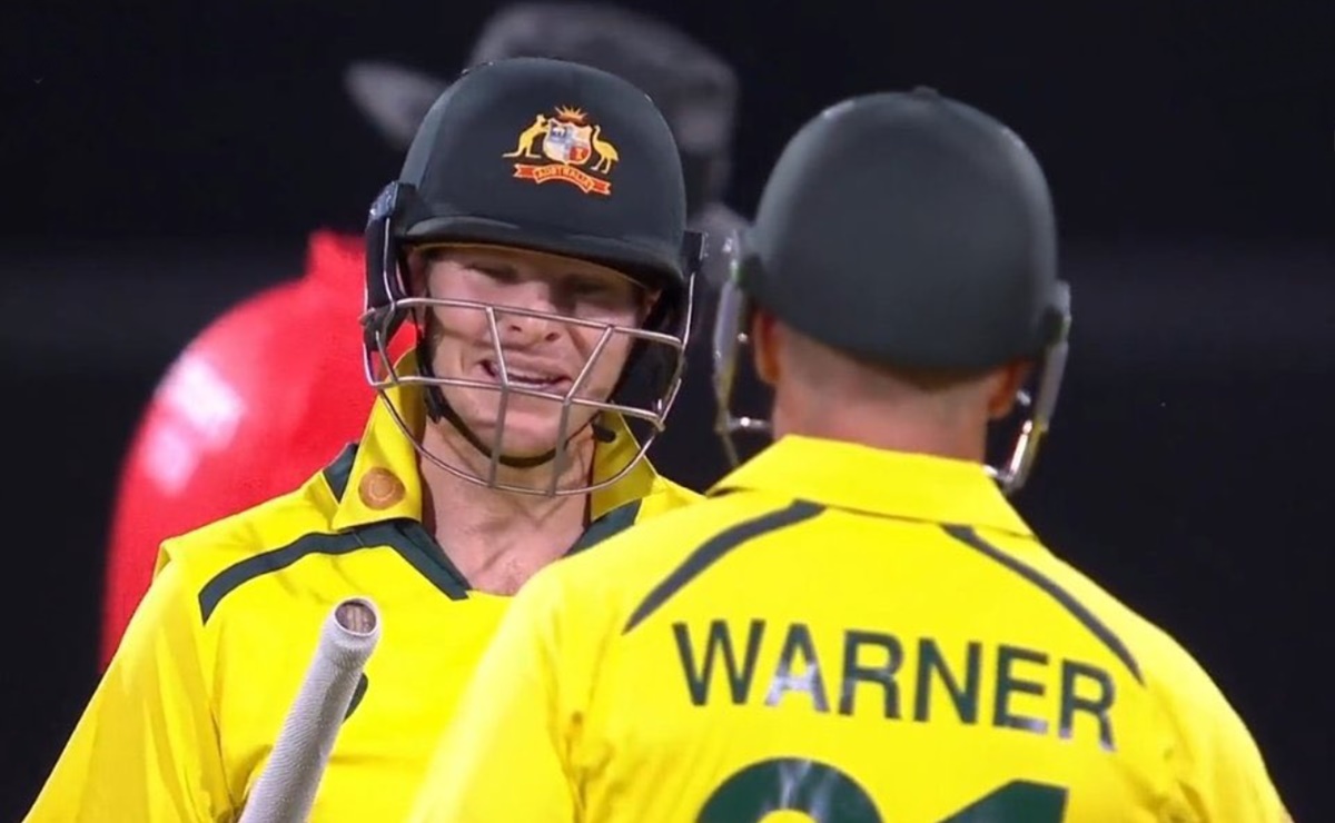 Cricket Image for Steve Smith Sharing Emotional Moment With David Warner 