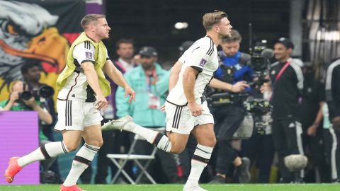 Germany strike late to draw with Spain, keep qualifying hopes alive