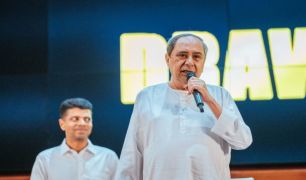 Odisha CM buys first ticket of Hockey World Cup 2023