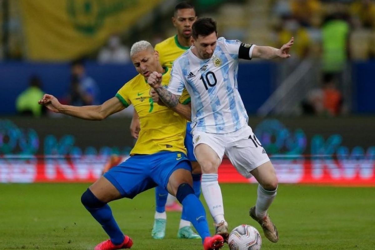 Brazil, Argentina are clear favourites; Spain, Germany and Belgium rely on total football