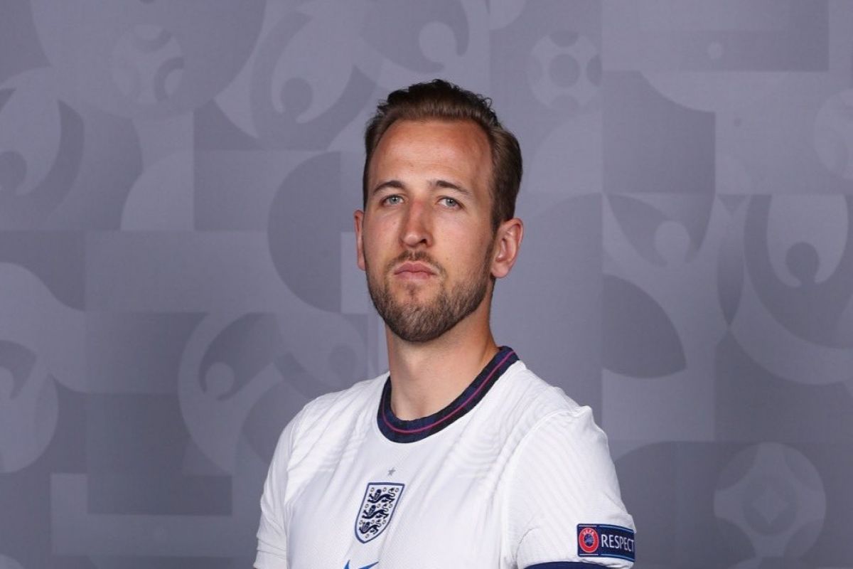 England captain Harry Kane has Rooney's goal record in sight