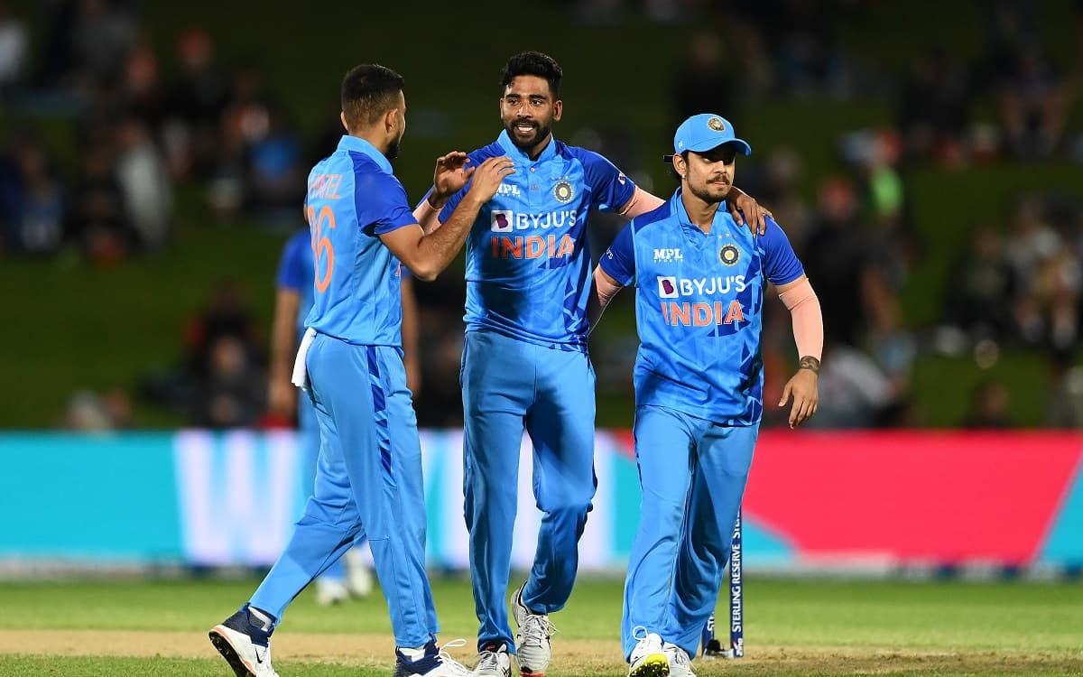 New Zealand set 161 runs target for India in third t20i