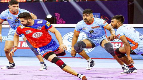 PKL 9: UP Yoddhas tackle Maninder in the last second to tie 41-41 with Bengal Warriors