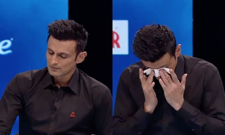 Cricket Image for VIDEO : लाइव टीवी पर रो पड़े शोएब मलिक, इससे पहले नहीं देखा होगा ये नज़ारा