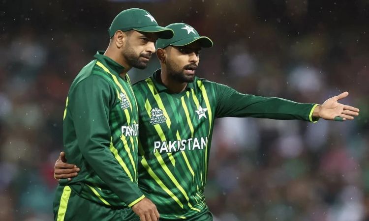 Pakistan keep semi-final hopes alive, clinching a win in the Group 2 clash against South Africa