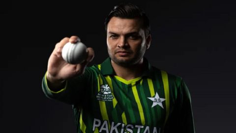 BBL side Sydney Thunder rope in Usman Qadir