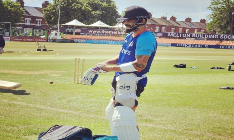 Virat Kohli gets hit on Harshal Patel's delivery during net practice ahead of T20 World Cup 2022 sem