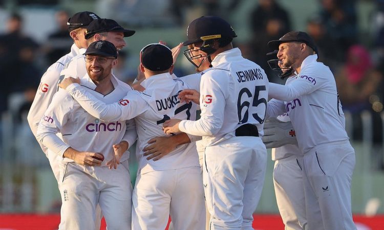 1st Test, Day 3: Late burst gives England a sniff after Babar leads Pakistan's strong reply
