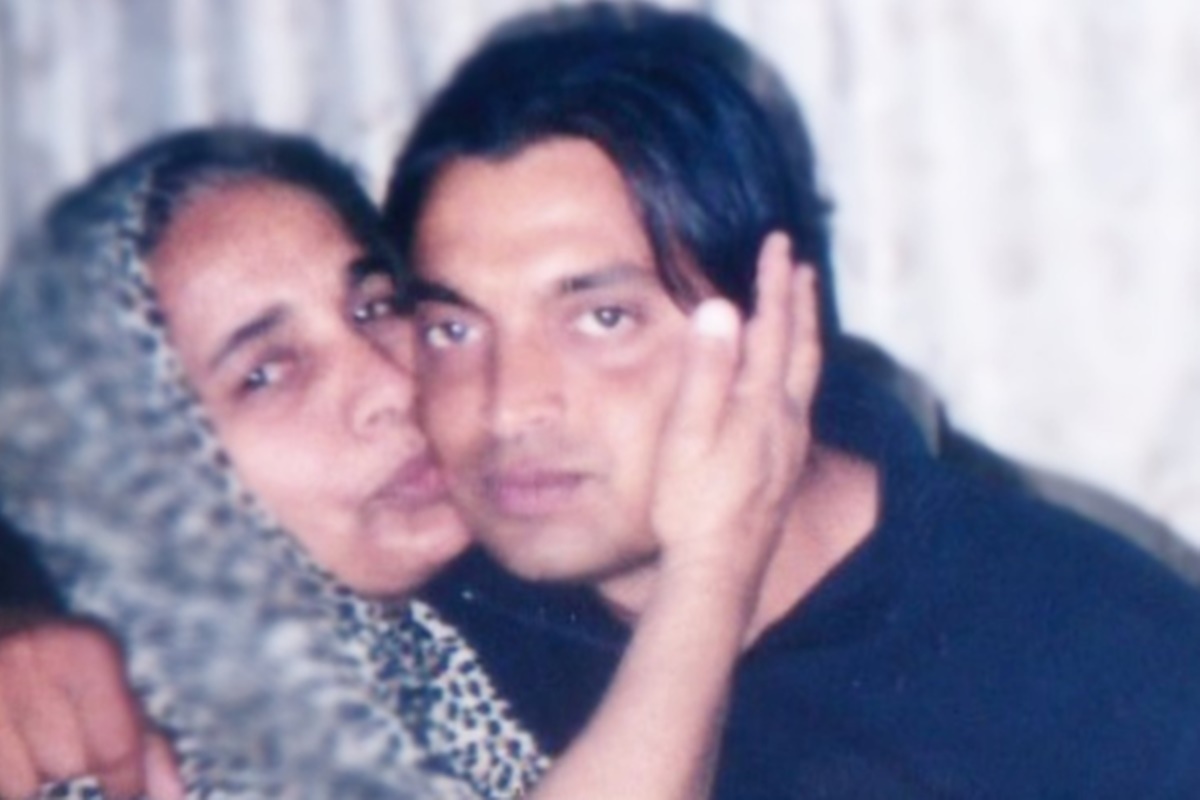 Cricket Image for Shoaib Akhtar Became Emotional Remembering His Mother 