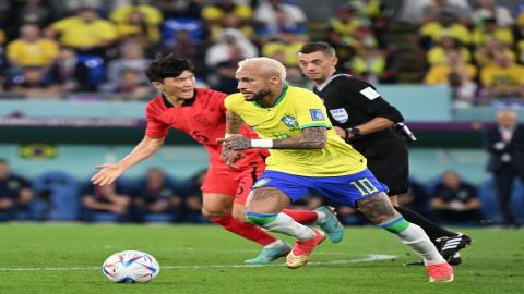 Brazil storms into quarters, Asian teams bite the dust; mixed reactions from football lovers in Kolk