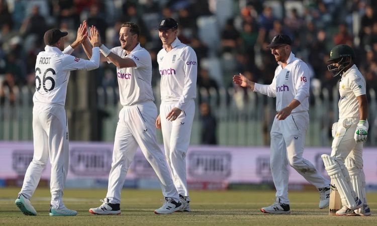 Cricket Image for England On Course To First-Innings Lead Despite Three Pakistan Batters Smacking To