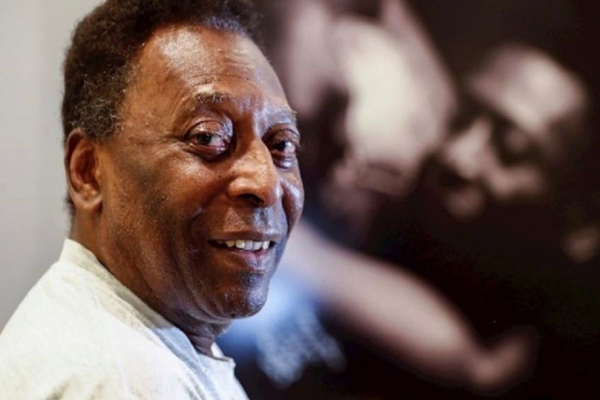 Football legend Pele to spend Christmas in hospital