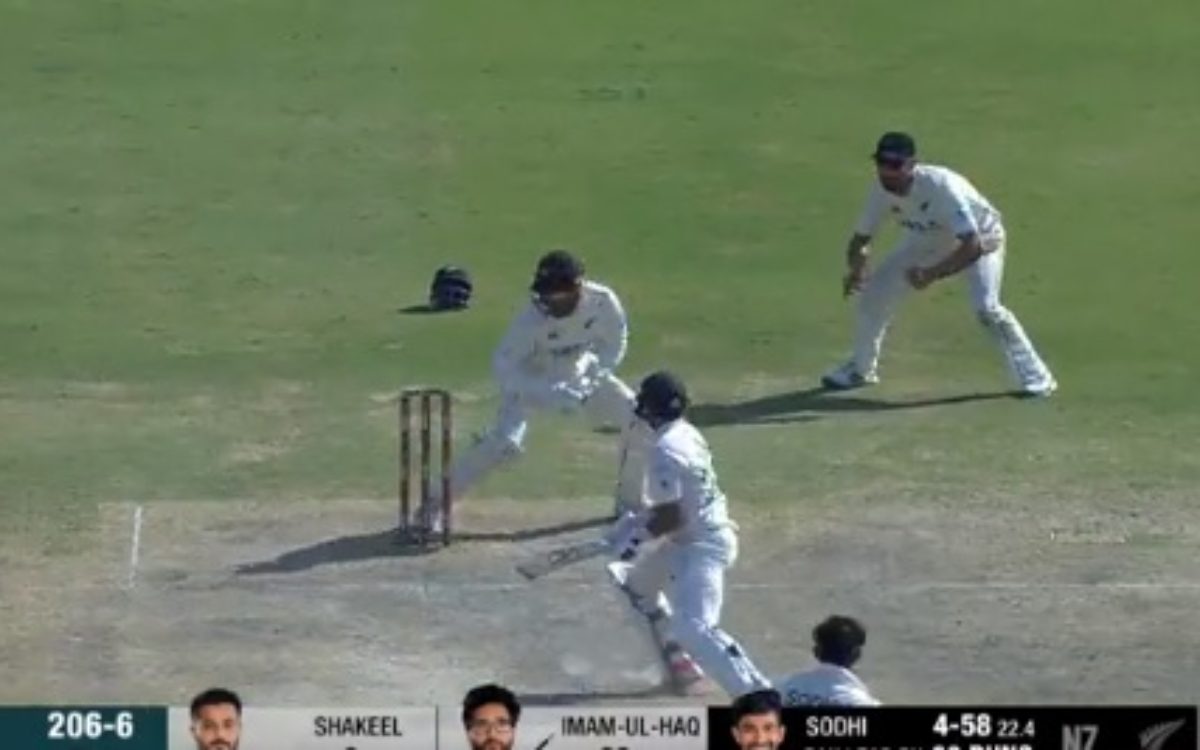 Cricket Image for VIDEO : ईश सोढ़ी ने तोड़ा इंज़माम के भतीजे का दिल, नर्वस 90s में कुछ ऐसे आउट हुए इ