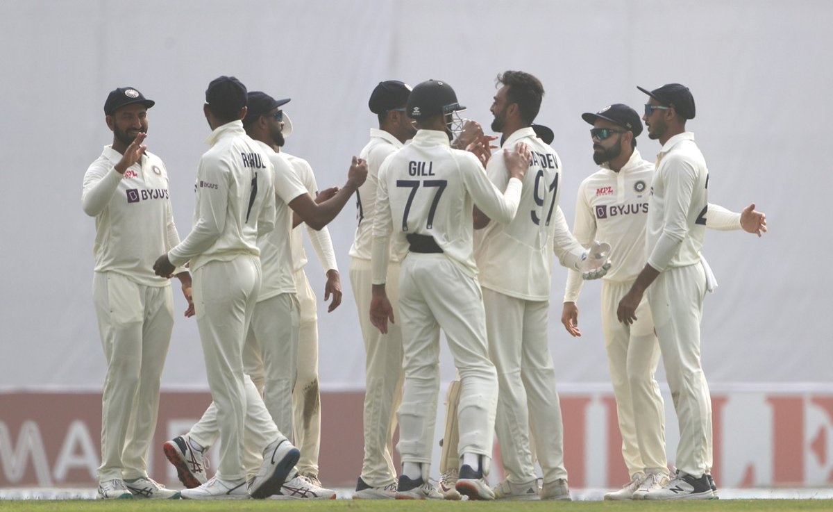 Bangladesh 82-2 at lunch on day 1 of second test vs india
