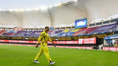 Cricket Image for VIDEO : लाइक्स और फॉलोअर्स के पीछे भागने वाले, जरूर देखें धोनी का ये जिंदगी बदलने 