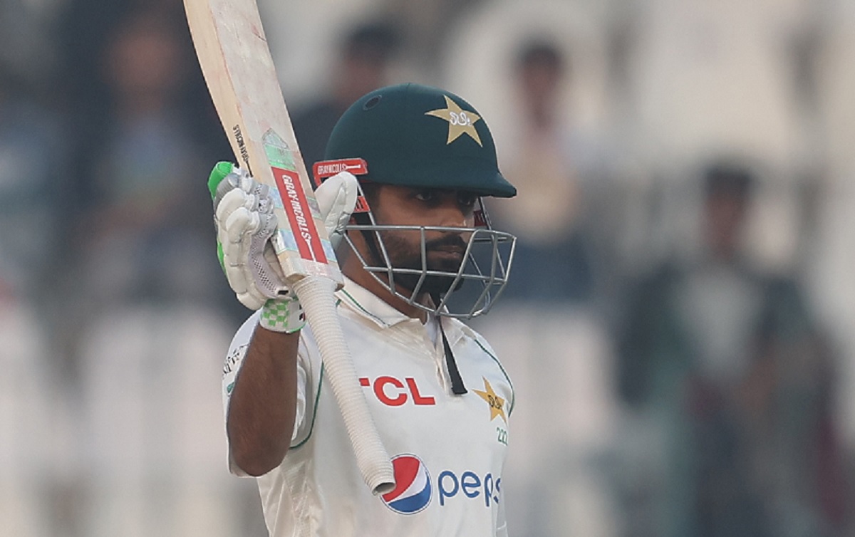 pakistan 107-2 at stumps on day 1 of second test trail by 174 runs