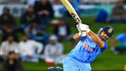 Melbourne : Indian wicket keeper Rishabh Pant during the T20 World Cup cricket match between India a