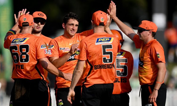 BBL 12: Faf du Plessis and Josh Inglis turn on the power in huge Perth Scorchers win!