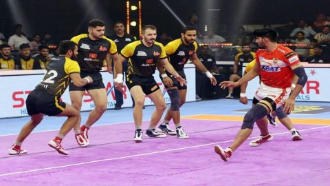 PKL: Parteek Dahiya's 17-point Game Powers Giants To Huge Win Over Telugu Titans, Keeps Them In Cont