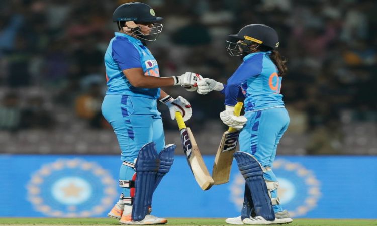 IND vs AUS, 1st T20: Deepti, Richa' Cameo helps India post a total of 172 on their 20 overs