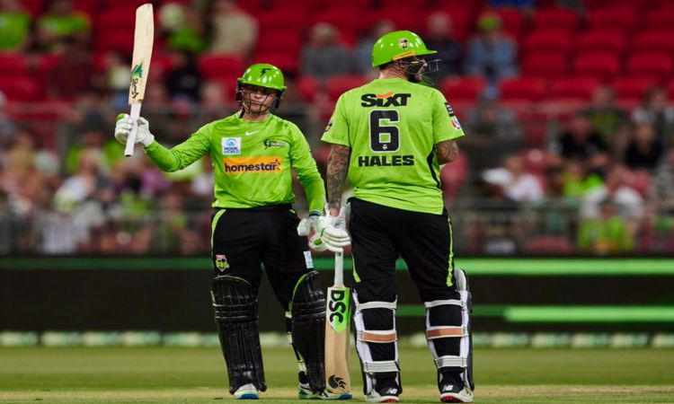 A ten wicket win for the Sydney Thunder over the Brisbane Heat in the BBL 12!