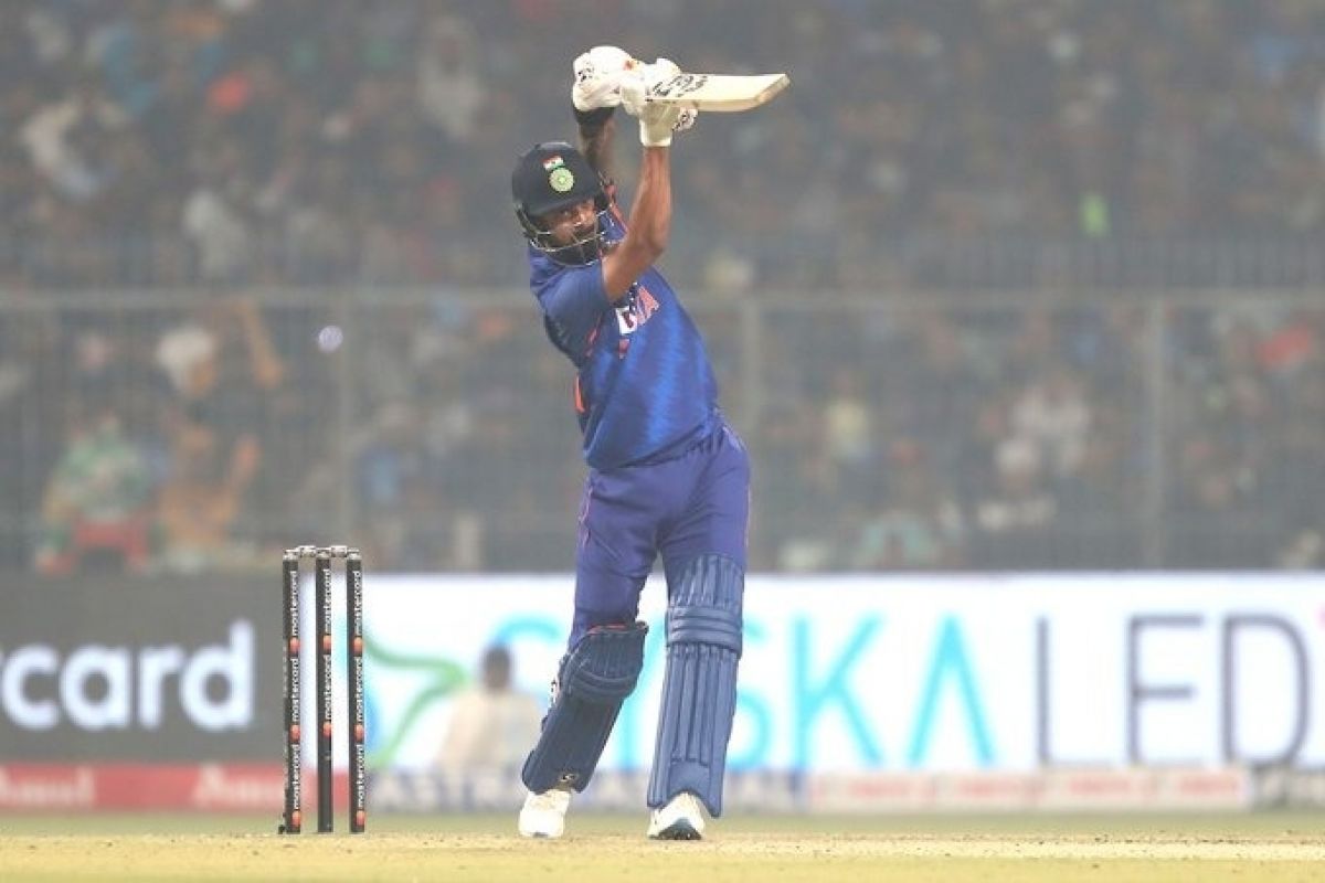 2nd ODI: Calm Rahul takes India to hard-fought win over Sri Lanka after Kuldeep, Siraj shine (ld)