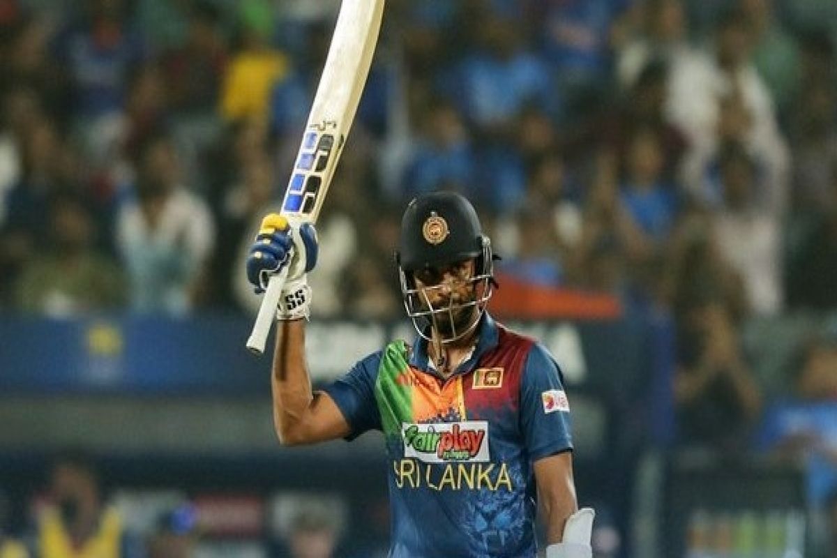2nd T20I: Mendis, Shanaka blast half-centuries as Sri Lanka race to 206/6 against India. (Cricket : 