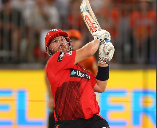 BBL 12: Melbourne Renegades are through to the playoffs of BBL12 with a comfortable win against Adel