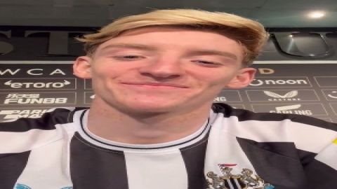 Newcastle seal signing of Everton winger Gordon