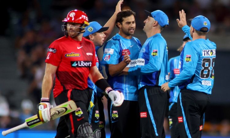 BBL 12: Adelaide Strikers beat Melbourne Renegades by 20 runs!