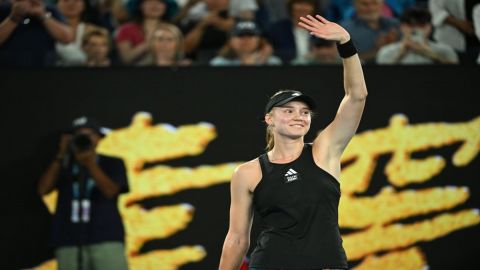 Australian Open: Rybakina powers past Azarenka to reach her second major final