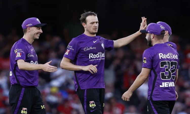 BBL 12: Hobart Hurricanes Opt To Bowl First Against Melbourne Stars | Playing XI