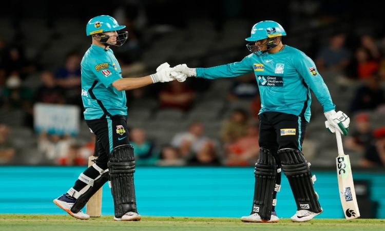BBL 12 Knockout:  Brisbane Heat win the knockout by 7 wickets and move one step close to the Final o
